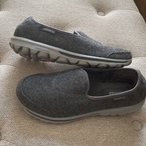 Skechers Memory Form Fit Women’s Slip-On Loafers Sz 9